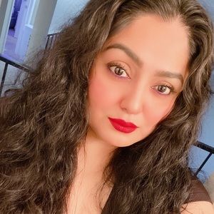 Meet your Posher, Rina